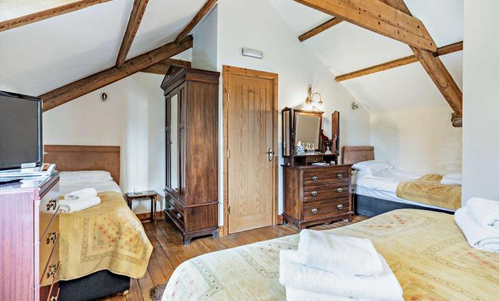 Room 6 (sleeps 4), superking, 2 singles + ensuite